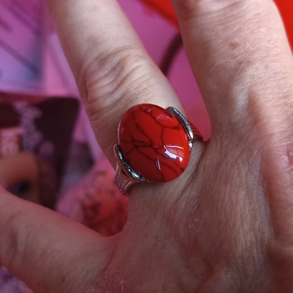 Red & Black Oval Ring w Silver Band - Picture 5 of 8